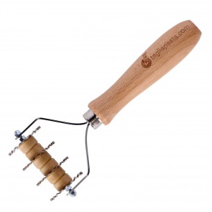 Pasta cutting tool with 4 steel toothed blades ideal for making pappardelle 2