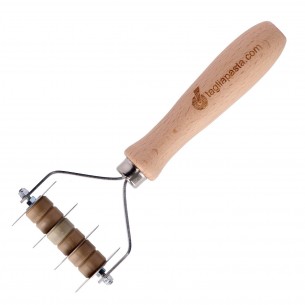 Pasta cutting tool with 4 steel smooth blades for making pappardelle - 12mm 2