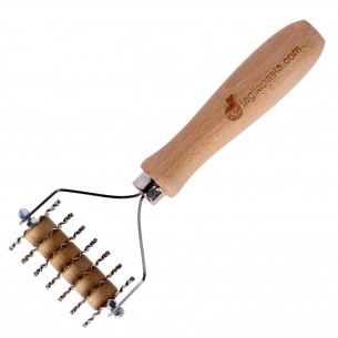 Pasta cutting tool with 7 steel toothed blades ideal for making noodles - 9.5mm 2