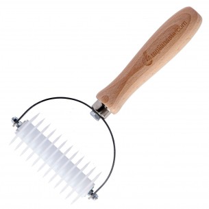 Pasta cutting tool with 12 smooth food plastic blades for making noodles 2