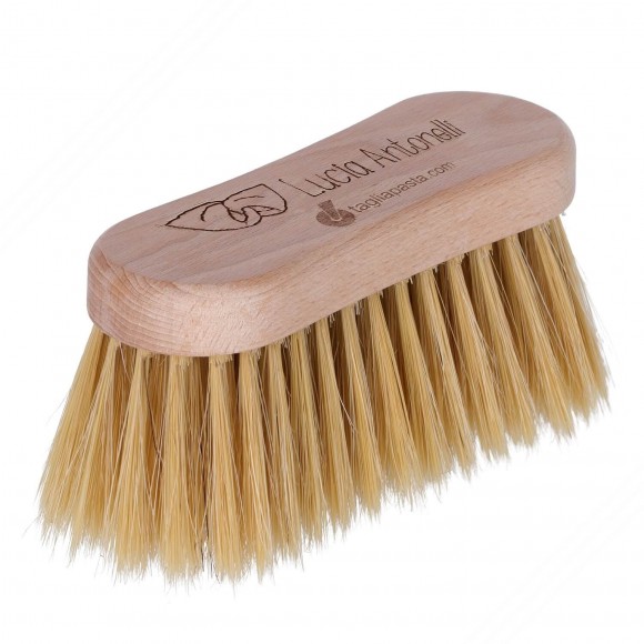 Brosse à raviolis et l ' élimination excessive de la farine