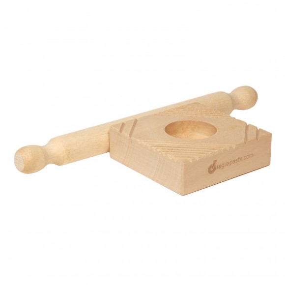 Wooden rolling pin for ravioli