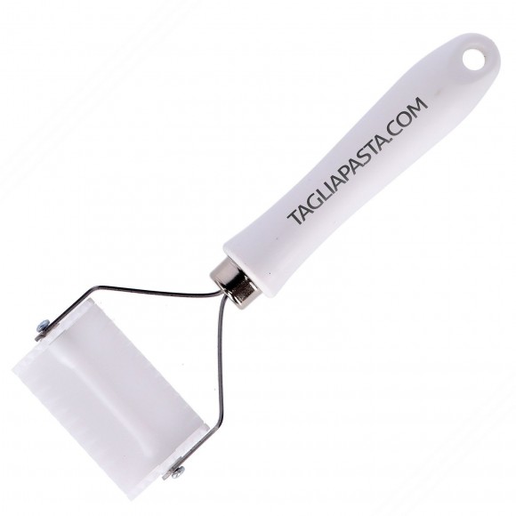 Cortador de massa com lâminas de dentes DELRIN para fazer Ravioli. Faz 2 quadrados de pasta com lados de 56 mm por rotação.