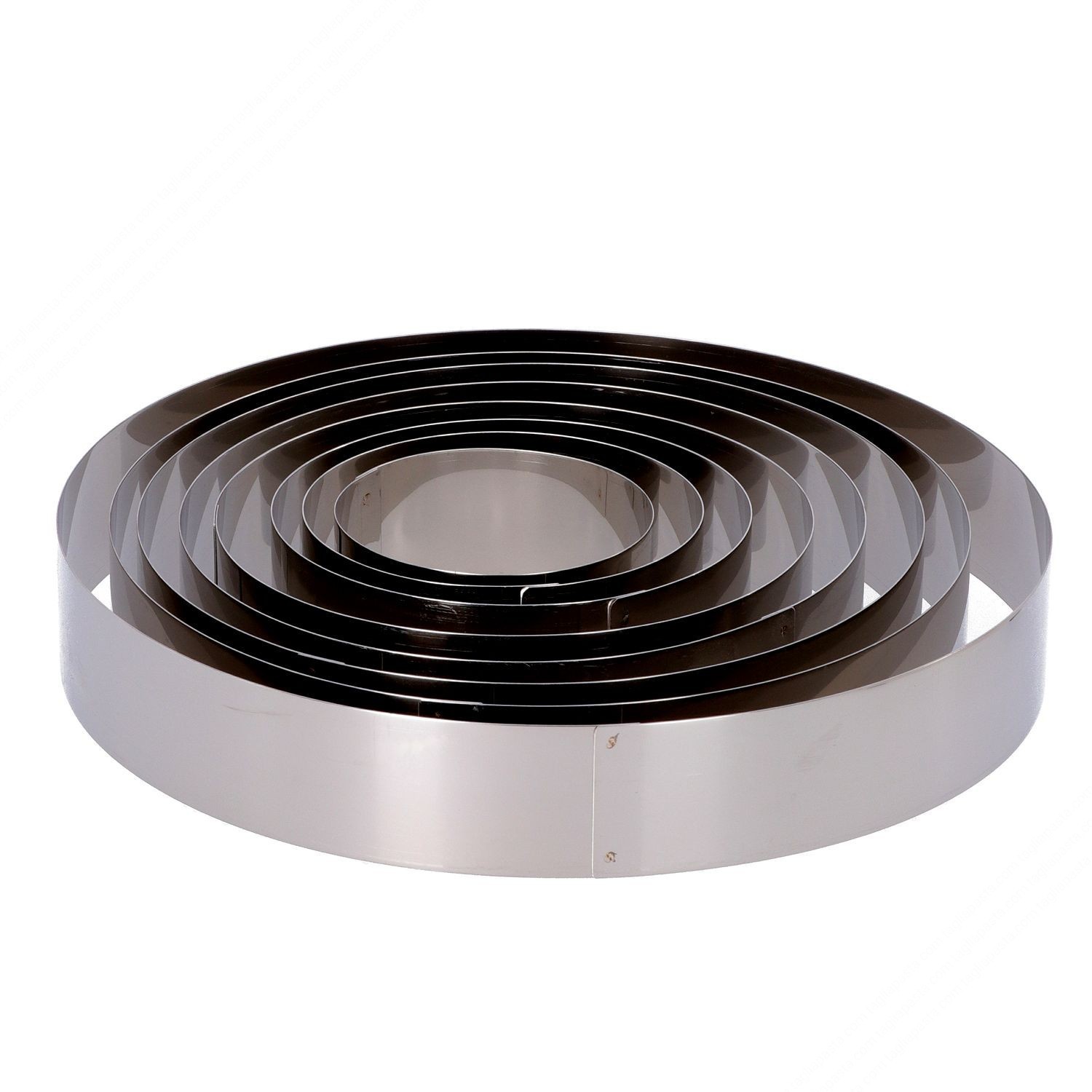 Set van 8 roestvrijstalen taartringen.Hoogte: 40 mm