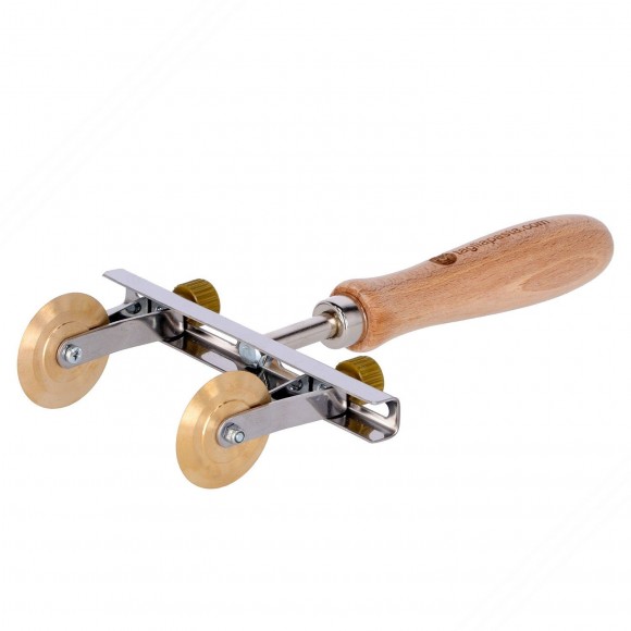 Adjustable pasta cutter with 2 brass smooth blades