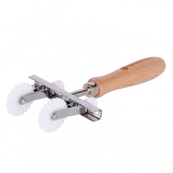 Adjustable pasta cutter with 2 toothed POM blades