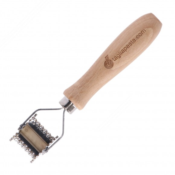 Coupe-pâte avec des lames en acier dentée pour faire Tortellini, Cappelletti et Anolini - 28 mm